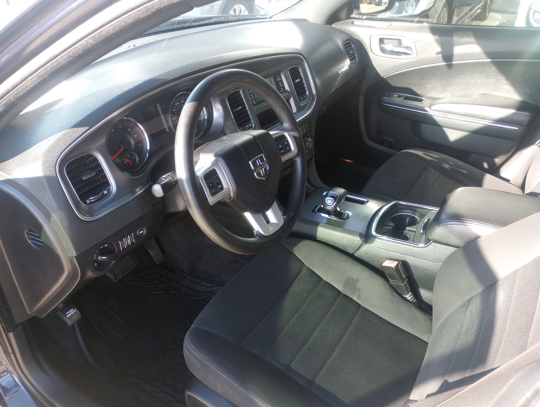 Used 2012 Dodge Charger SE RWD image 5