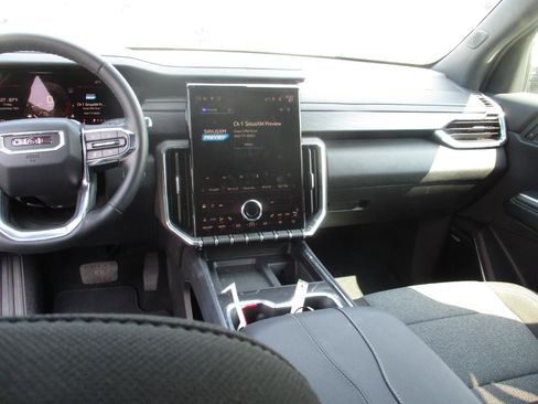 Used 2025 GMC Acadia Elevation image 17