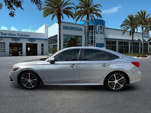 Used 2023 Honda Civic Touring image 5