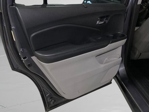 Used 2016 Honda Pilot Touring image 11