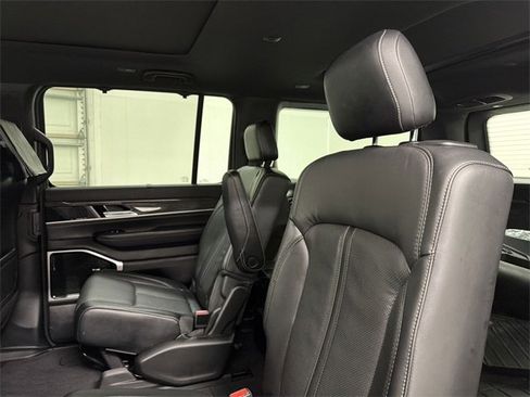 Used 2022 Jeep Wagoneer Series III w/ Premium Group I image 17