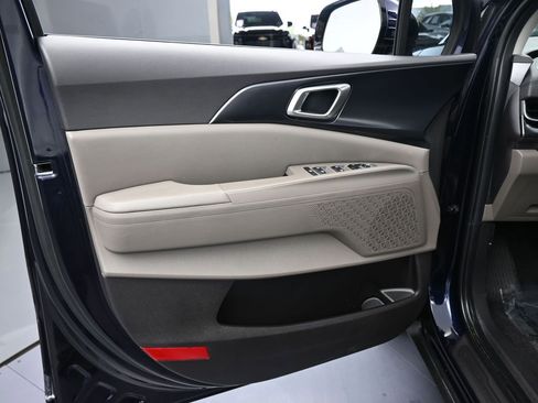 Used 2025 Kia Carnival image 15