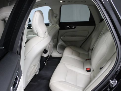 Used 2020 Volvo XC60 T5 Inscription FWD image 24