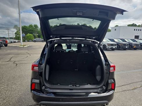Certified 2023 Ford Escape ST-Line w/ Tech Pack #1 AWD/4WD image 3