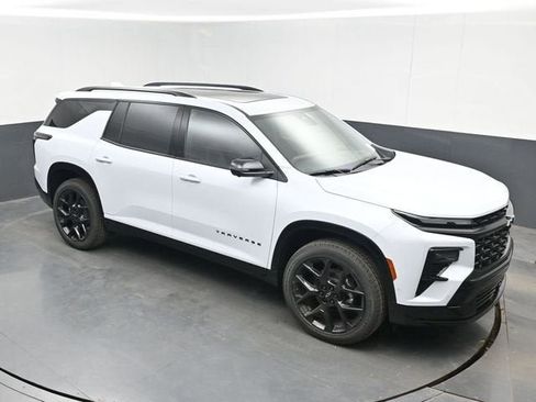 New 2026 Chevrolet Traverse RS w/ LPO, Floor Liner Package FWD image 1