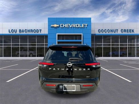 Used 2024 Nissan Pathfinder SV image 7