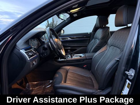 Used 2018 BMW 750i xDrive image 10