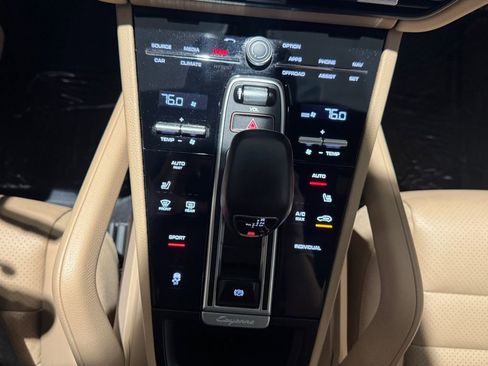 Used 2023 Porsche Cayenne image 45