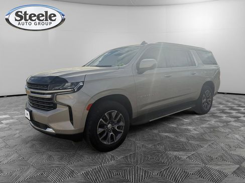 Used 2022 Chevrolet Suburban LT w/ Luxury Package image 1