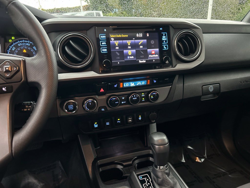 Used 2016 Toyota Tacoma TRD Off-Road w/ Premium & Technology Package AWD/4WD image 17