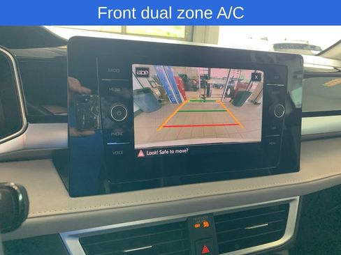 Used 2025 Volkswagen Taos SE AWD/4WD image 7