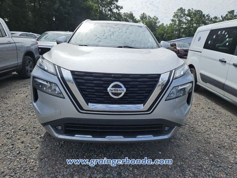 Used 2021 Nissan Rogue Platinum FWD image 3