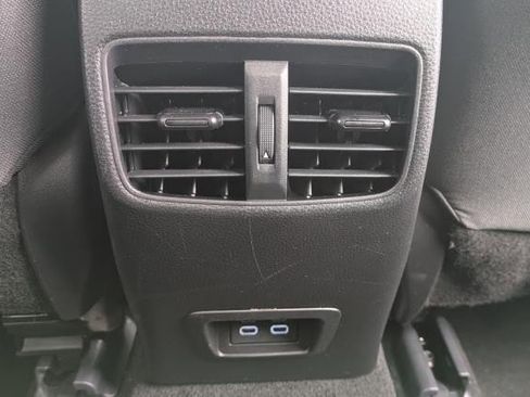 Used 2025 Toyota Corolla Cross LE image 17