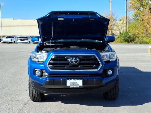 Used 2018 Toyota Tacoma SR image 31