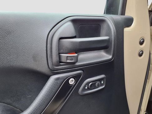 Used 2018 Jeep Wrangler Unlimited Rubicon AWD/4WD image 31