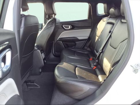 Used 2025 Jeep Compass Limited image 15