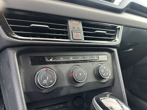 Certified 2022 Volkswagen Taos SE AWD/4WD image 11