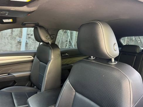 Used 2021 Volkswagen Atlas Cross Sport SE image 14