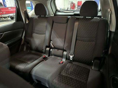 Used 2019 Nissan Rogue SV w/ Premium Package FWD image 28
