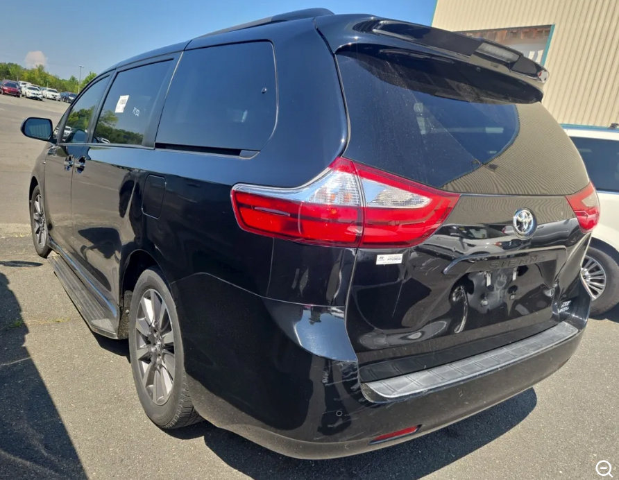 Used 2018 Toyota Sienna XLE Premium AWD/4WD image 5