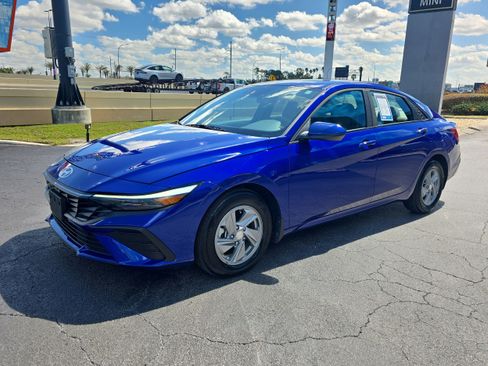 Used 2024 Hyundai Elantra SE image 6