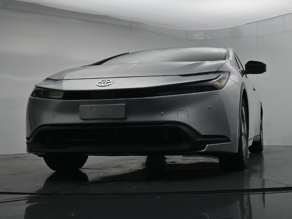 Used 2026 Toyota Prius LE FWD image 19