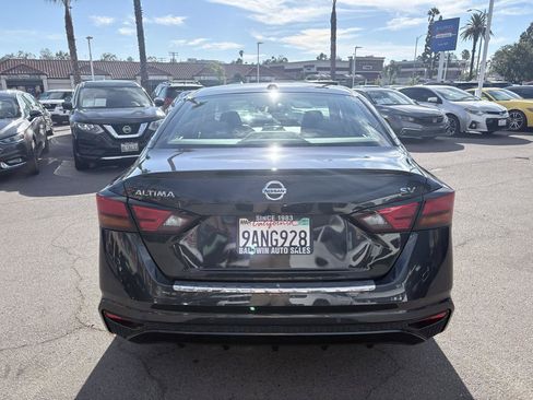 Used 2022 Nissan Altima 2.5 SV FWD image 10