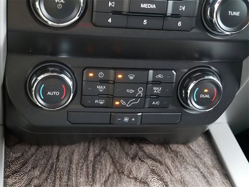 Used 2019 Ford F350 Lariat w/ Chrome Package image 22