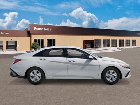 New 2026 Hyundai Elantra SE FWD image 7