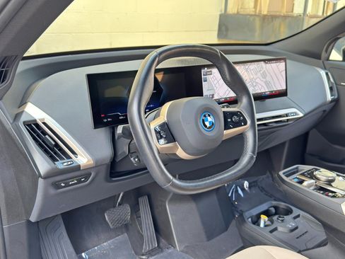 Used 2022 BMW iX xDrive50 w/ Sport Package AWD/4WD image 13