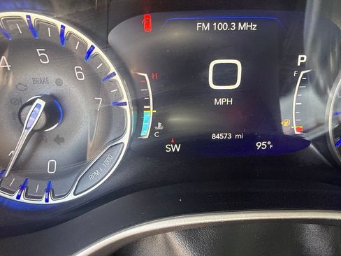 Used 2023 Chrysler Pacifica Touring-L FWD image 15