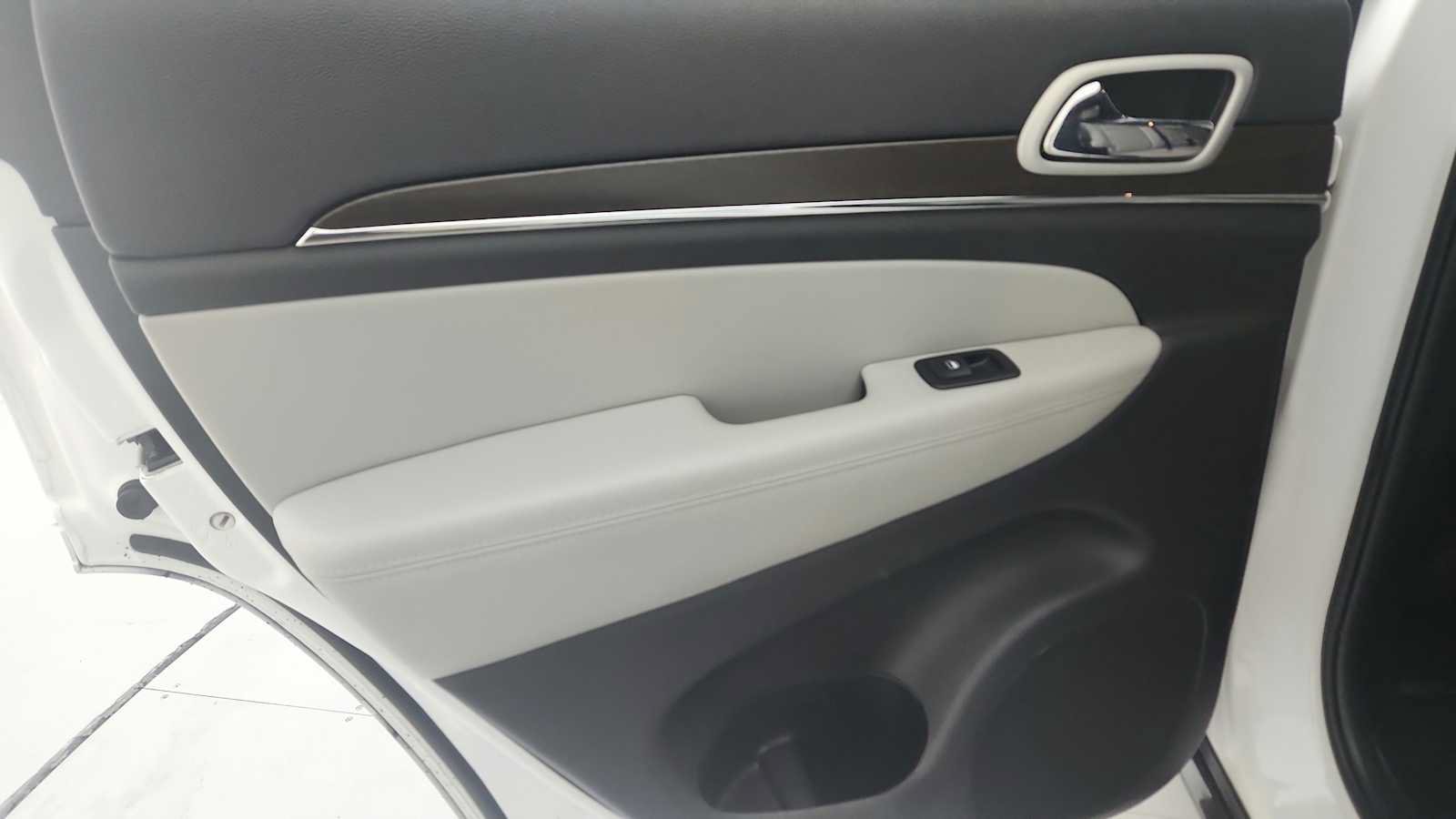 Used 2018 Jeep Grand Cherokee Limited RWD image 23