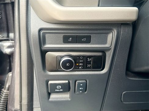 Used 2023 Ford Expedition Max XLT image 10