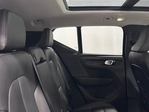 Certified 2025 Volvo XC40 B5 Plus AWD/4WD image 25