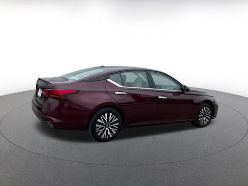 Used 2025 Nissan Altima 2.5 SV image 14