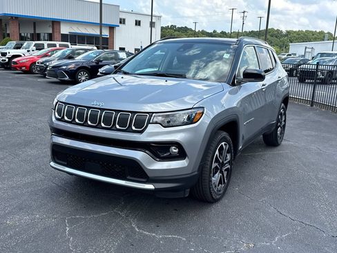 Used 2022 Jeep Compass Limited w/ Sun and Sound Group AWD/4WD image 2