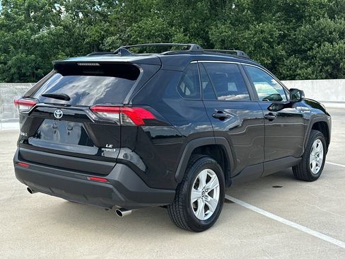 Used 2020 Toyota RAV4 LE AWD/4WD image 3
