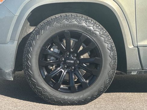 Used 2018 GMC Acadia Denali image 29