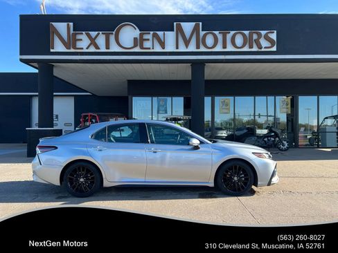 Used 2021 Toyota Camry XSE image 1