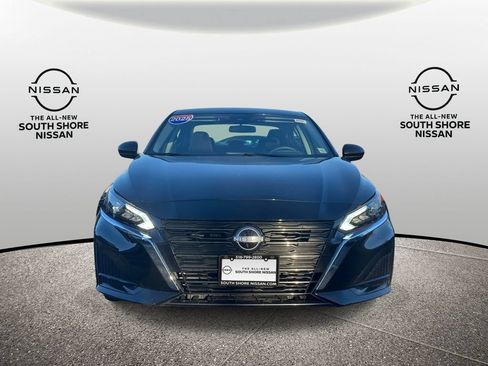 Used 2025 Nissan Altima 2.5 SV FWD image 2