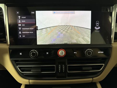 Certified 2025 Porsche Macan image 19