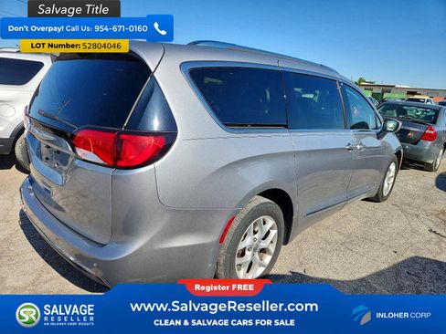Used 2017 Chrysler Pacifica Touring-L Plus w/ Tire & Wheel Group FWD image 4