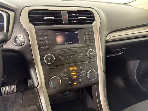 Used 2017 Ford Fusion SE image 16