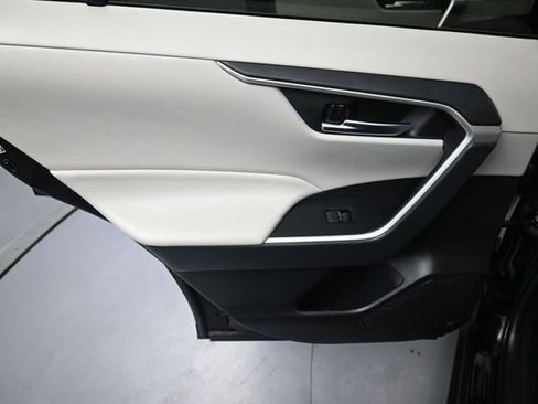 Used 2019 Toyota RAV4 XLE Premium w/ Cold Weather Package AWD/4WD image 26