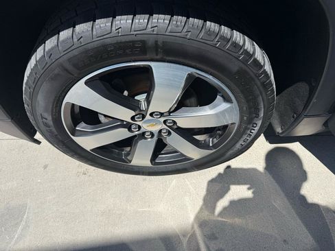 Used 2020 Chevrolet Traverse LT w/ LT Premium Package AWD/4WD image 10