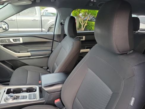Used 2022 Ford Explorer XLT RWD image 9