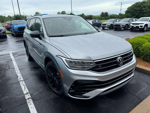 Used 2022 Volkswagen Tiguan SE R-Line FWD image 3