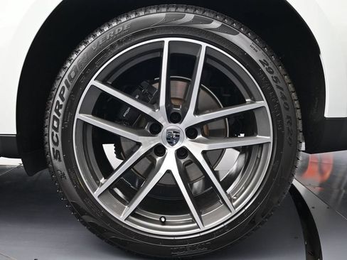 Used 2026 Porsche Macan AWD/4WD image 32