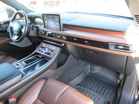 Used 2023 Lincoln Aviator Reserve w/ Equipment Group 201A image 10