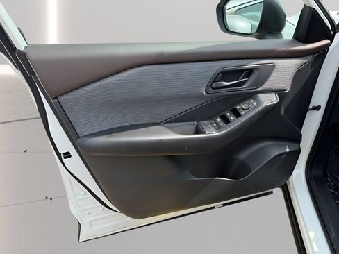 Used 2023 Nissan Rogue S FWD image 4